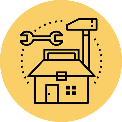 Tett, grønn furuskog i dal omgitt av tåke som slynger seg mellom åsene.